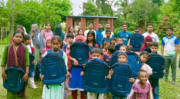 তরী'র উদ্যোগে সুবিধাবঞ্চিতদের মাঝে স্কুল ব্যাগ বিতরণ